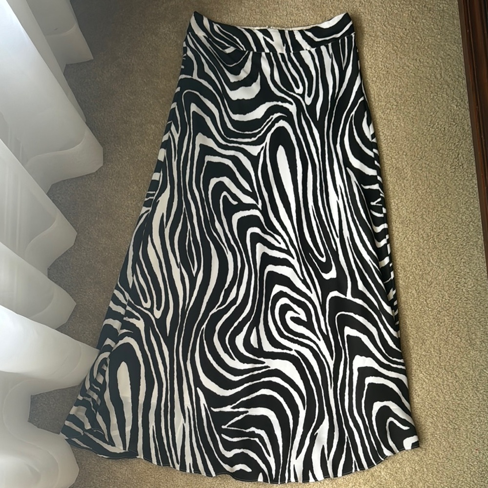 Banana Republic Black and White Maxi A-Line Skirt